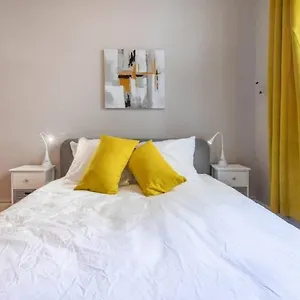 The Red Heart Of - Beautiful For 4 People Apartment